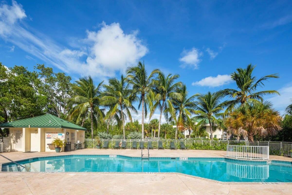 Tortuga Suite At Sunrise Suites Resort - Heated Pool, Hot Tub & Free Parking キーウェスト エクステリア 写真